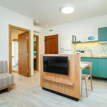 Aparthotel Oikies Doreta *
