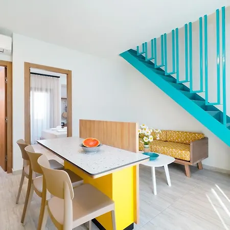 Ξενοδοχείο με διαμερίσματα Oikies Doreta 4*