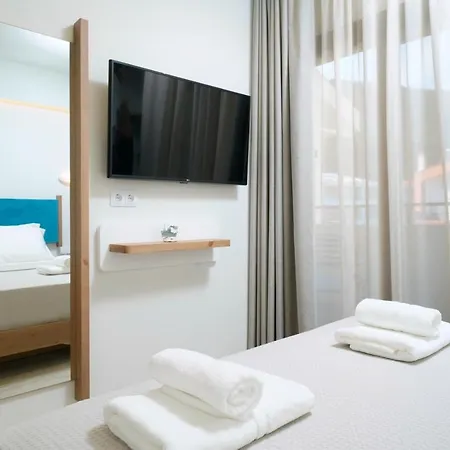 Ξενοδοχείο με διαμερίσματα Oikies Doreta 4*